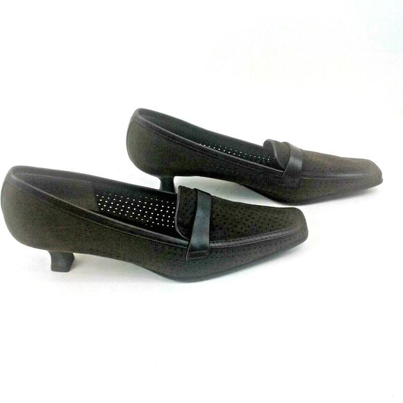 Stuart Weitzman Womens Chocolate Perforated 1.75 Kitten Heels Size 6W - Picture 4 of 8